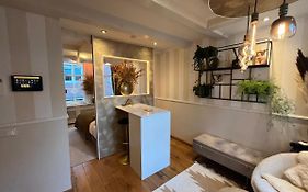 The smallest hotel in Amsterdam